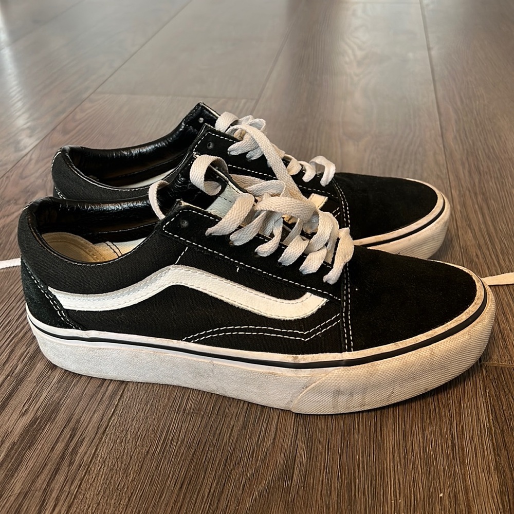 Women’s Platform Black and White Vans Size 7.5 in Great Condition